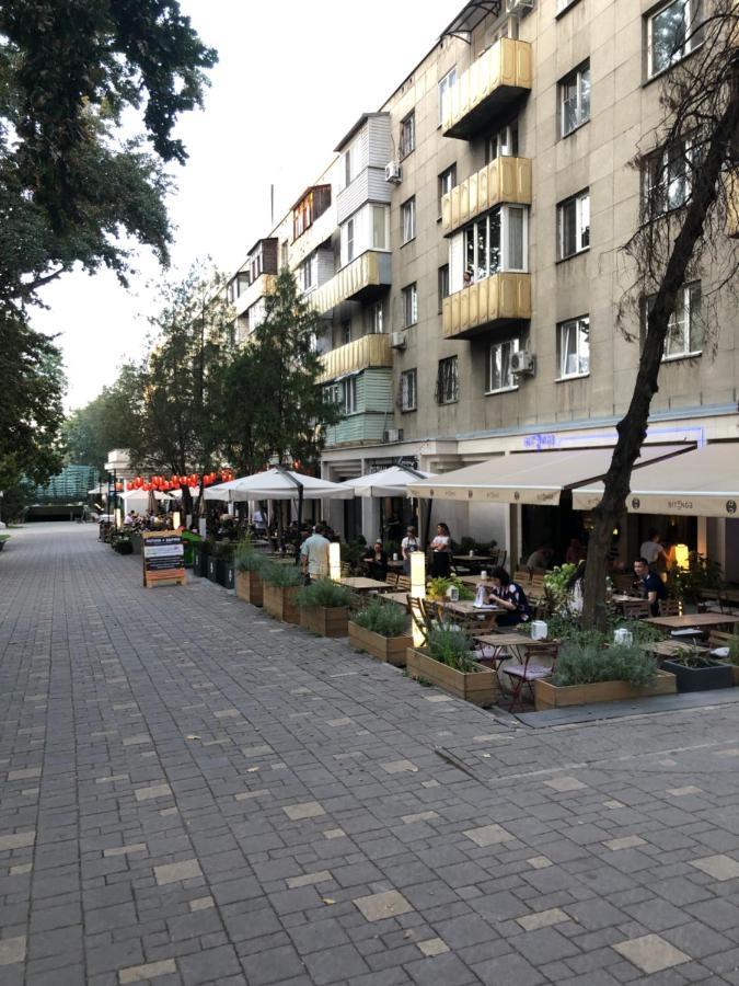 The Soviet Union Apartment In The Heart Of The Old City Almaty Exterior photo