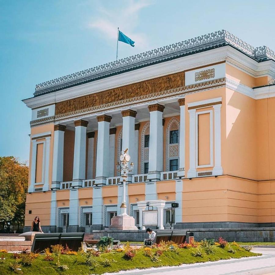 The Soviet Union Apartment In The Heart Of The Old City Almaty Exterior photo