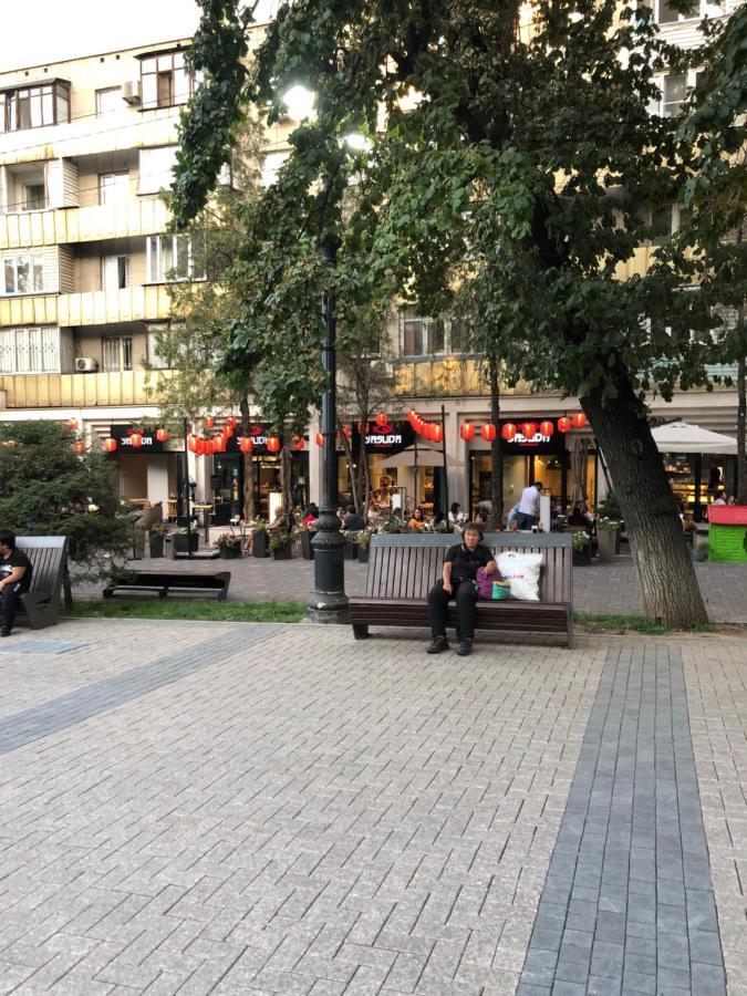 The Soviet Union Apartment In The Heart Of The Old City Almaty Exterior photo